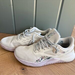 Reebok nanflex floral print 7.5
